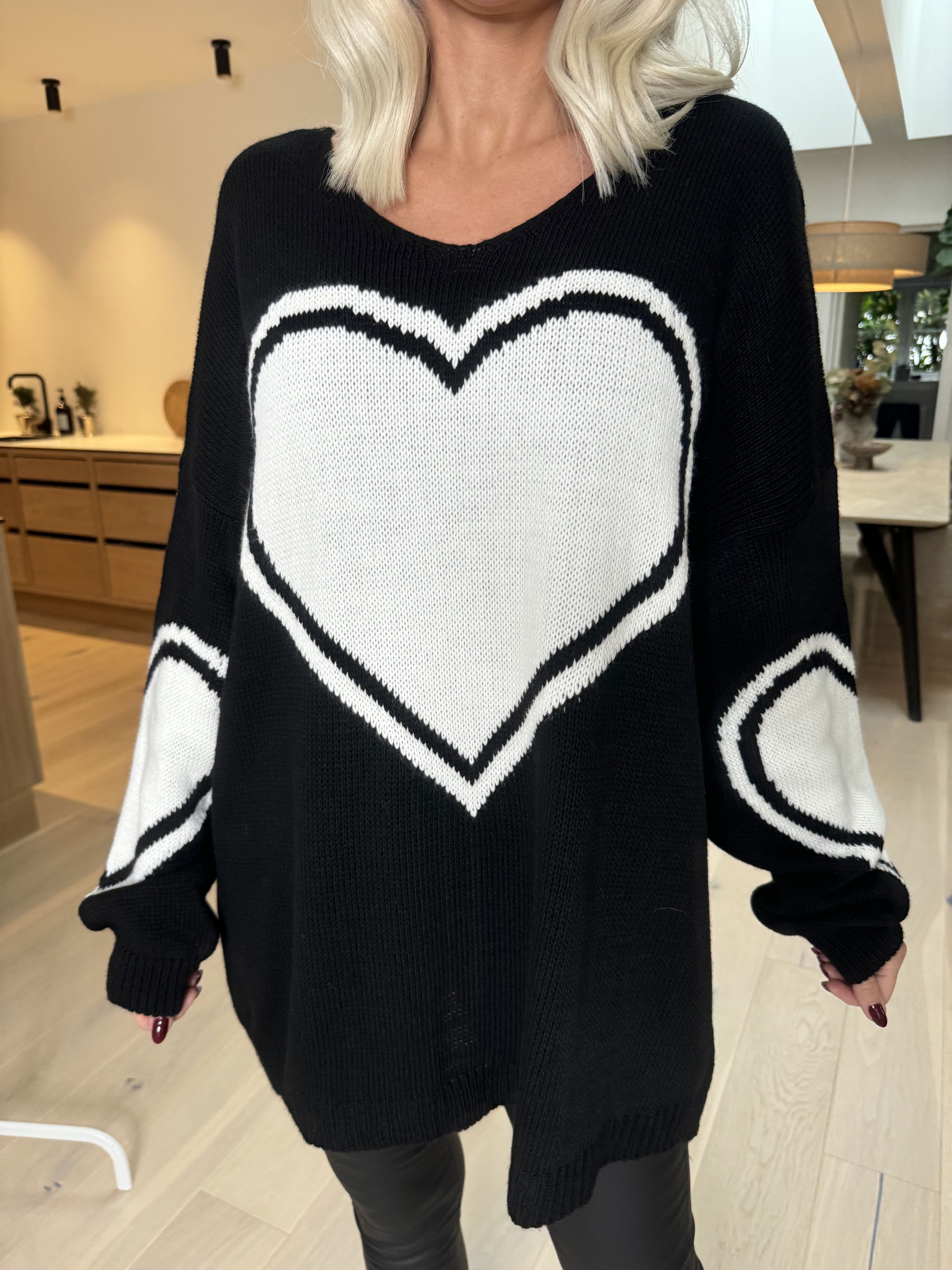 Lorena - Stickad blus med stort hjärta